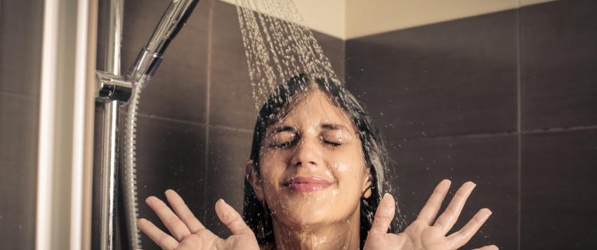 الاستحمام بالماء اللبارد