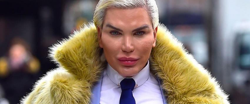 الدمية كين تكشف عن وصول قيمة عملياتها التجميلية إلى أكثر من مليون دولار