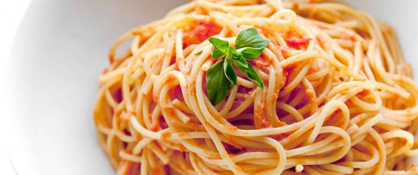 مكرونة بصلصة الريحان