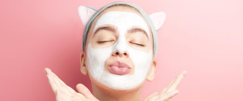 5 علاجات منزلية للمساعدة في تهدئة البشرة المتشققة