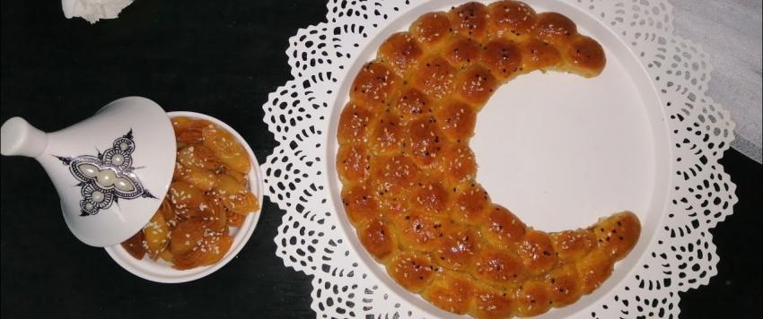 معجنات على شكل الهلال