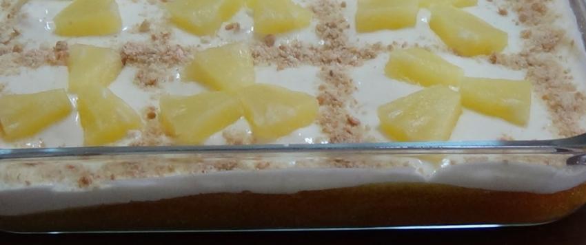 طبقات الاناناس والبسكويت