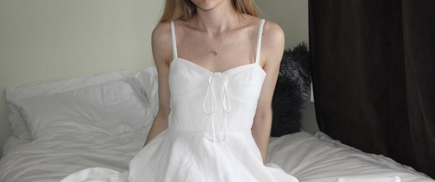 الفساتين الصيفية البيضاء