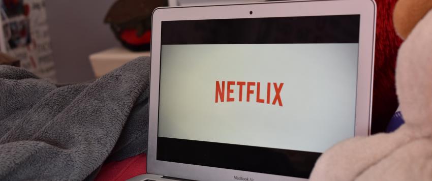 كيف تحمي حسابك على نتفليكس وتحد من صلاحيات المستخدمين الآخرين المضافين إليه؟