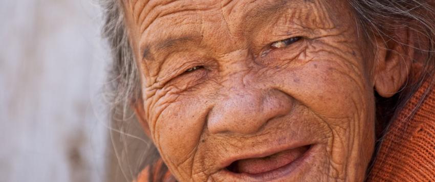 حالة فريدة.. مسنة بريطانية تهزم كورونا بعد نجاتها من السرطان ومحاولة قتل وتحطم طائرة