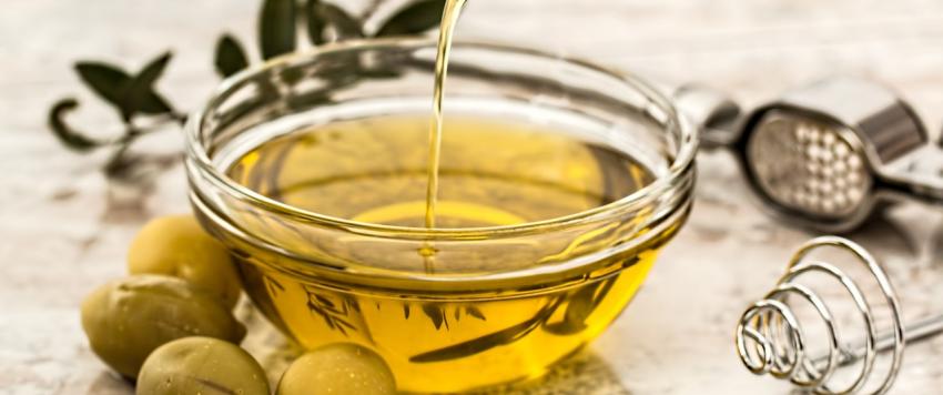 في اليوم العالمي لشجرة الزيتون تعرفي على فوائد زيت الزيتون!