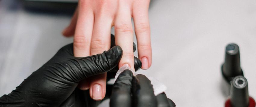 كيفية العناية بالأظافر