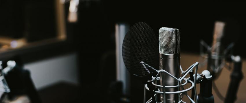 قصص نساءٍ من جميع أنحاء الخليج العربي: سلسلة بودكاست قصيرة تنطلق بمناسبة اليوم العالمي للمرأة