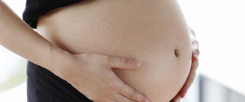 خلطات لازالة سواد البطن بعد الولادة