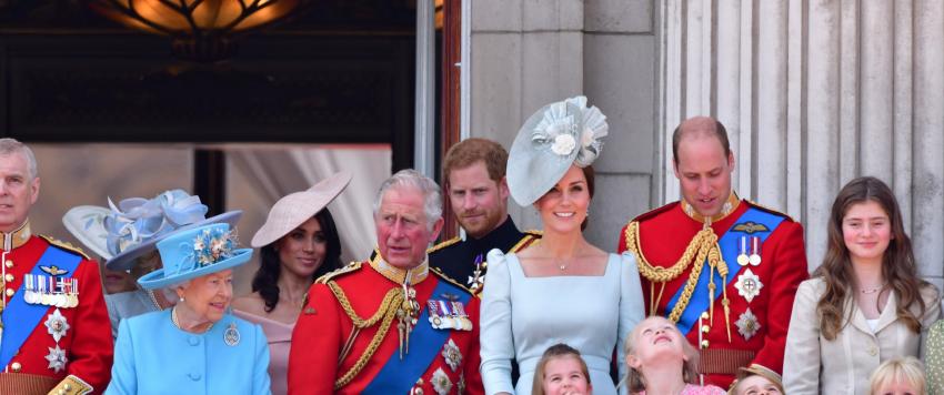 7 مواقف تنازلت فيها العائلة المالكة عن الحياة الفارهة