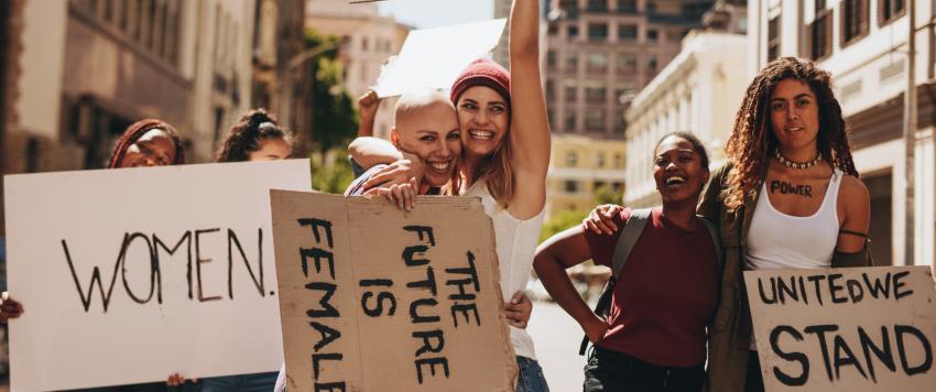 السياسة والموضة: كيف تطورت الأزياء في عالم السياسة عبر الزمن 