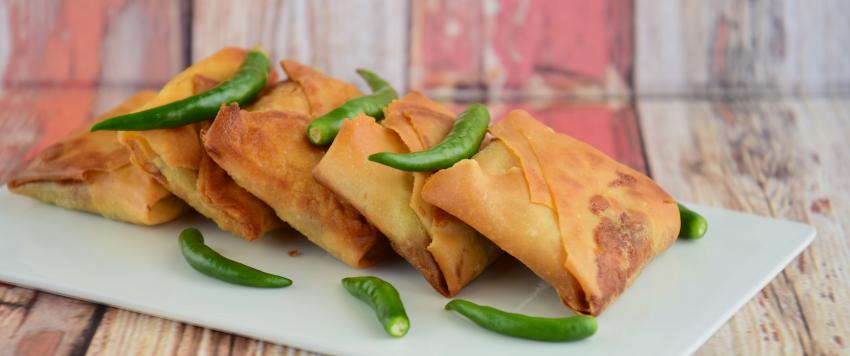 المطبق بالرقاق السمبوسه