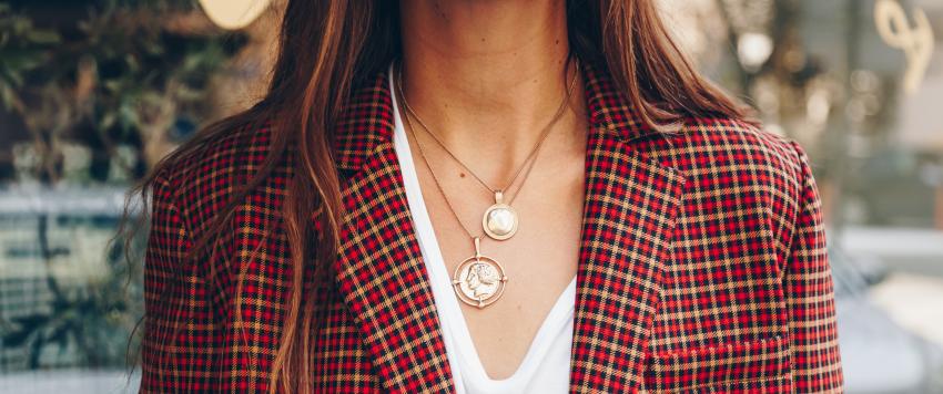 قلادات العملات