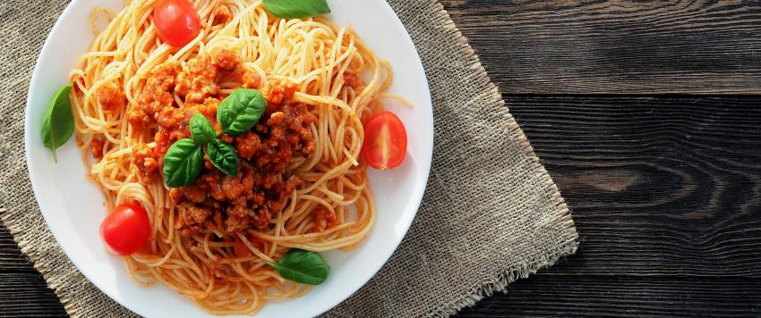 باستا بصلصة البولونيز ولحم