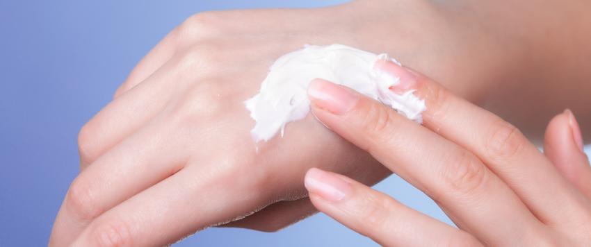 وصفات طبيعية لعلاج جفاف اليدين