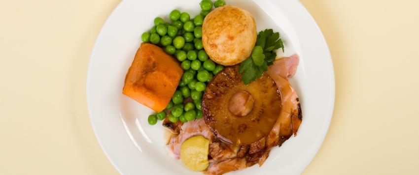  الأناناس مع اللحم المُدخن