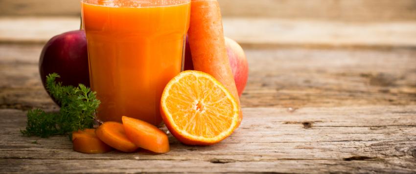 عصير البرتقال والجزر الطبيعي