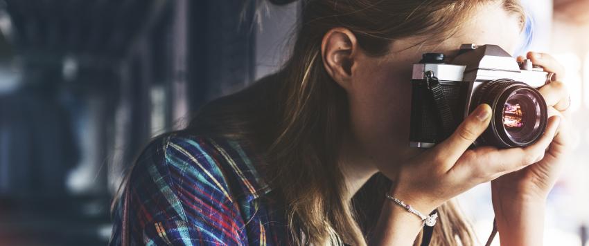 مصورة تلتلقط صور الأطفال بطرق مميزة