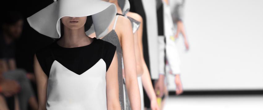 موضة صيف/خريف 2020 .. أبرز التصميمات التي سادت ممرات الأزياء