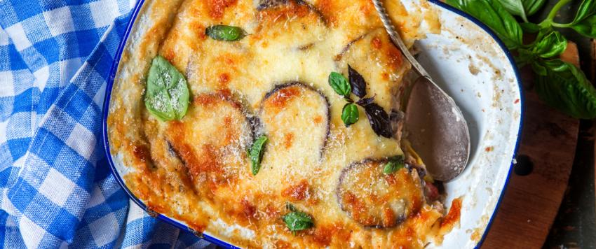 مسقعة باذنجان بالبشاميل