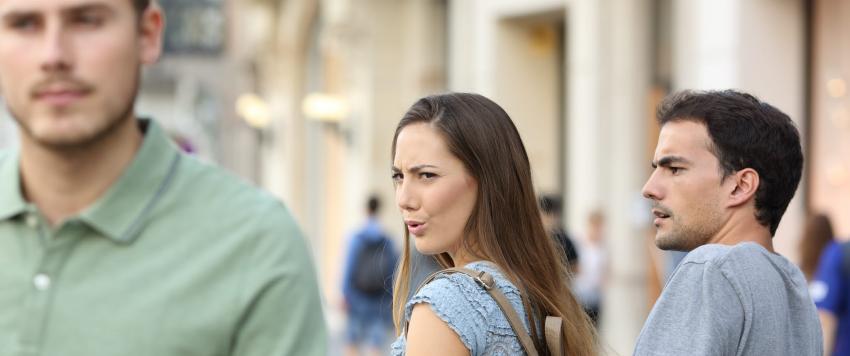 هل يمكن أن تقعي في حب شخصين بـ نفس الوقت!