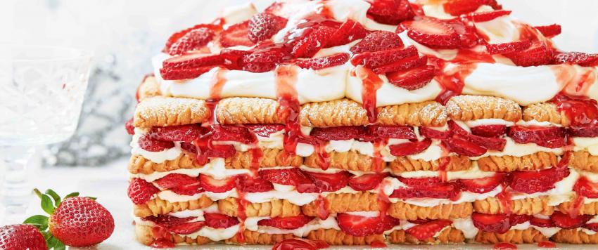 كريمه طبقات مع الفراولة