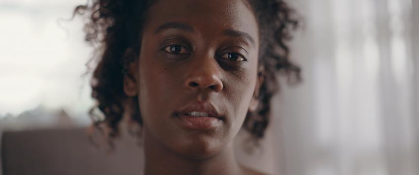 إعلان واقعي للرضاعة الطبيعية يُبث في غولدن غلوب 2021