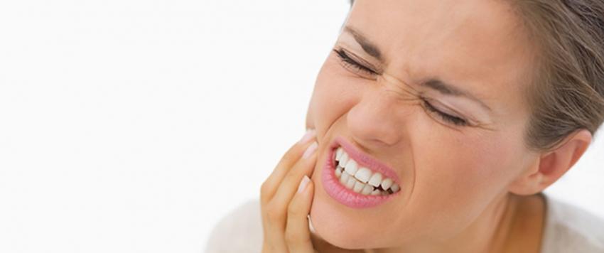 علاج وجع الأسنان بالأعشاب.. إليك أبرز الوصفات الطبيعية للتخلص من الألم