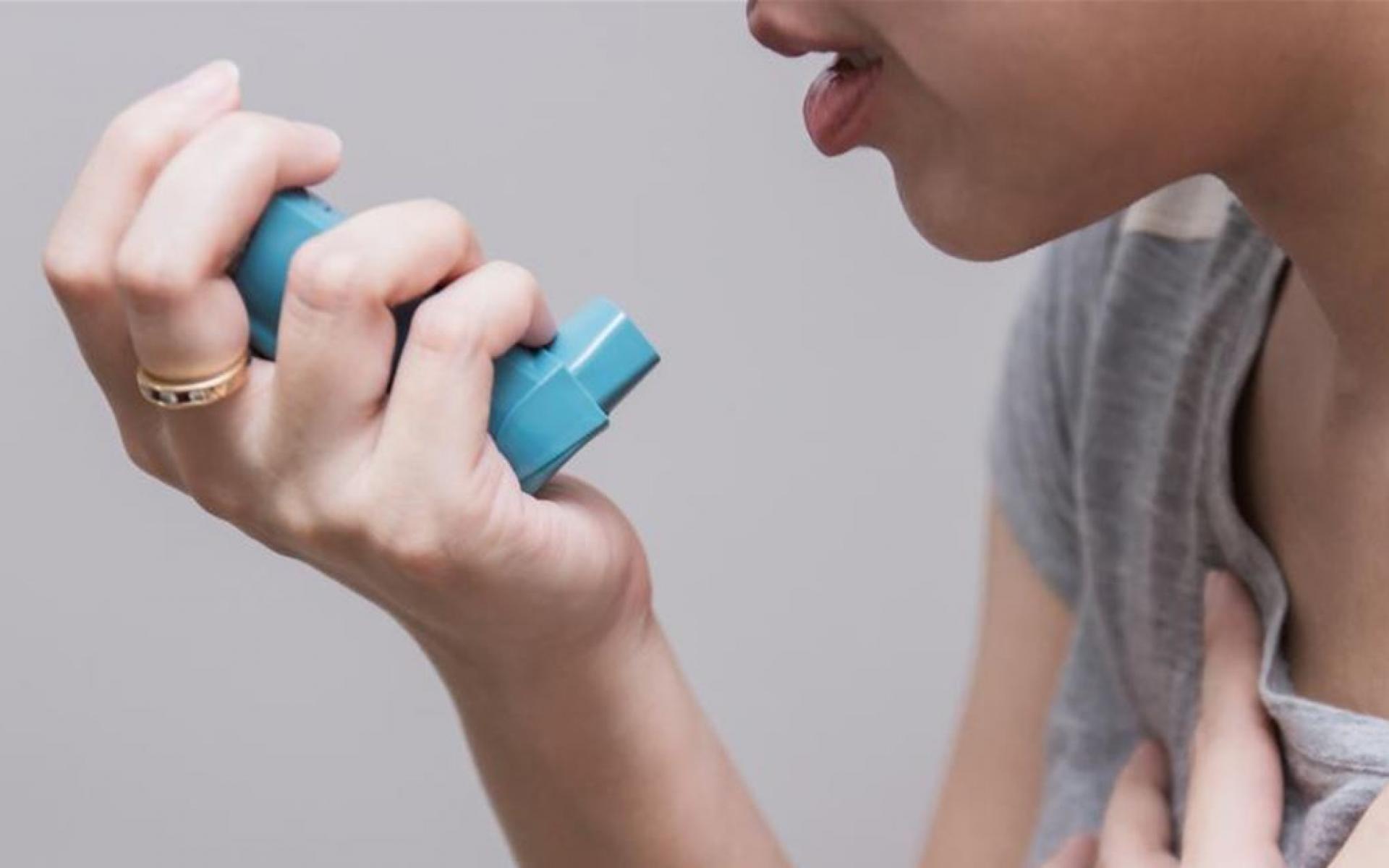 4- تمنع الإصابة بالربو: تحتوي البامية على فيتامين ج الذي الذي يساعد في تقليل خطر الإصابة بالربو، وتساعد في حالات الإصابة بأمراض الجهاز التنفسيّ عند الأطفال والبالغين.