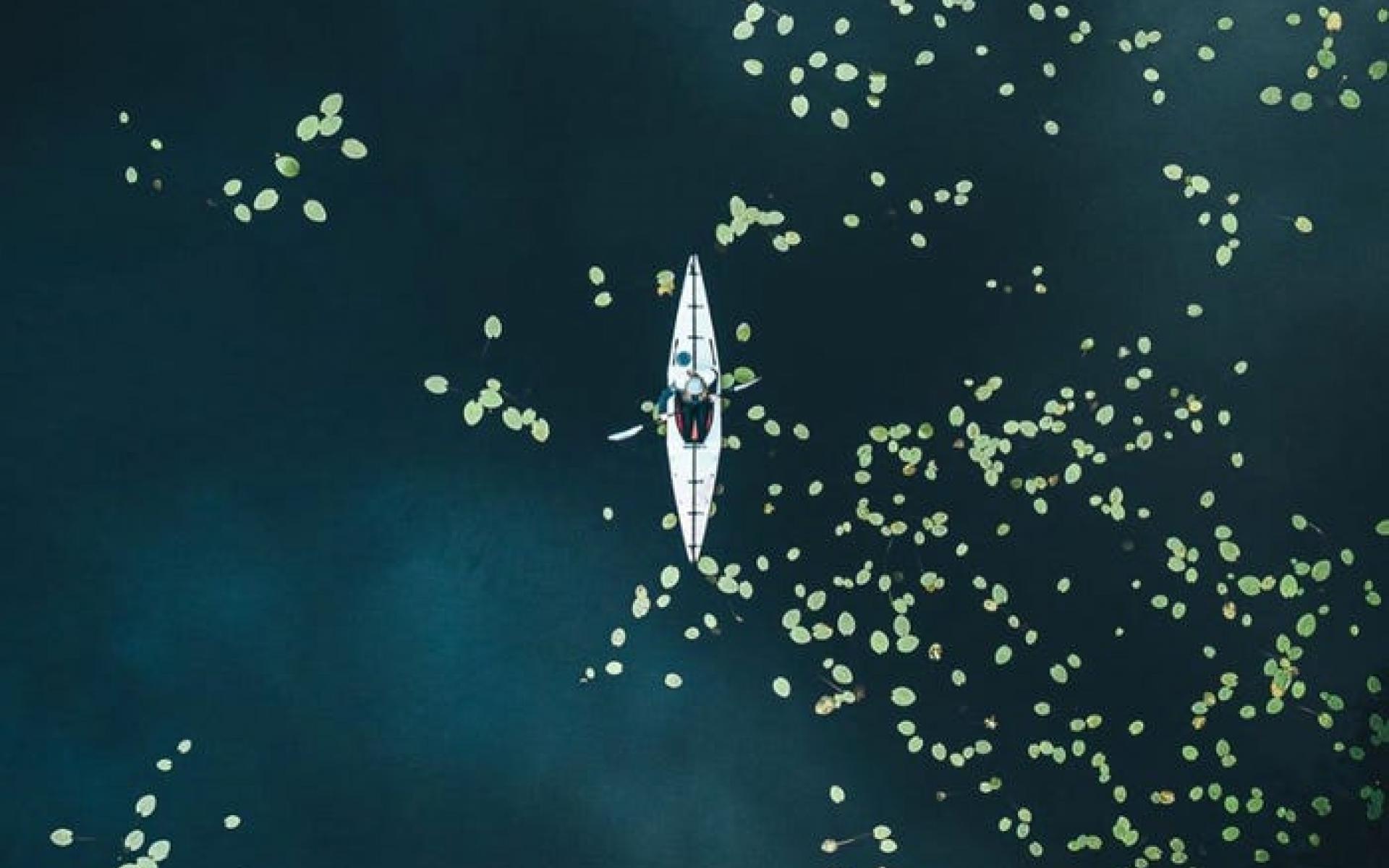 بحيرة في السويد