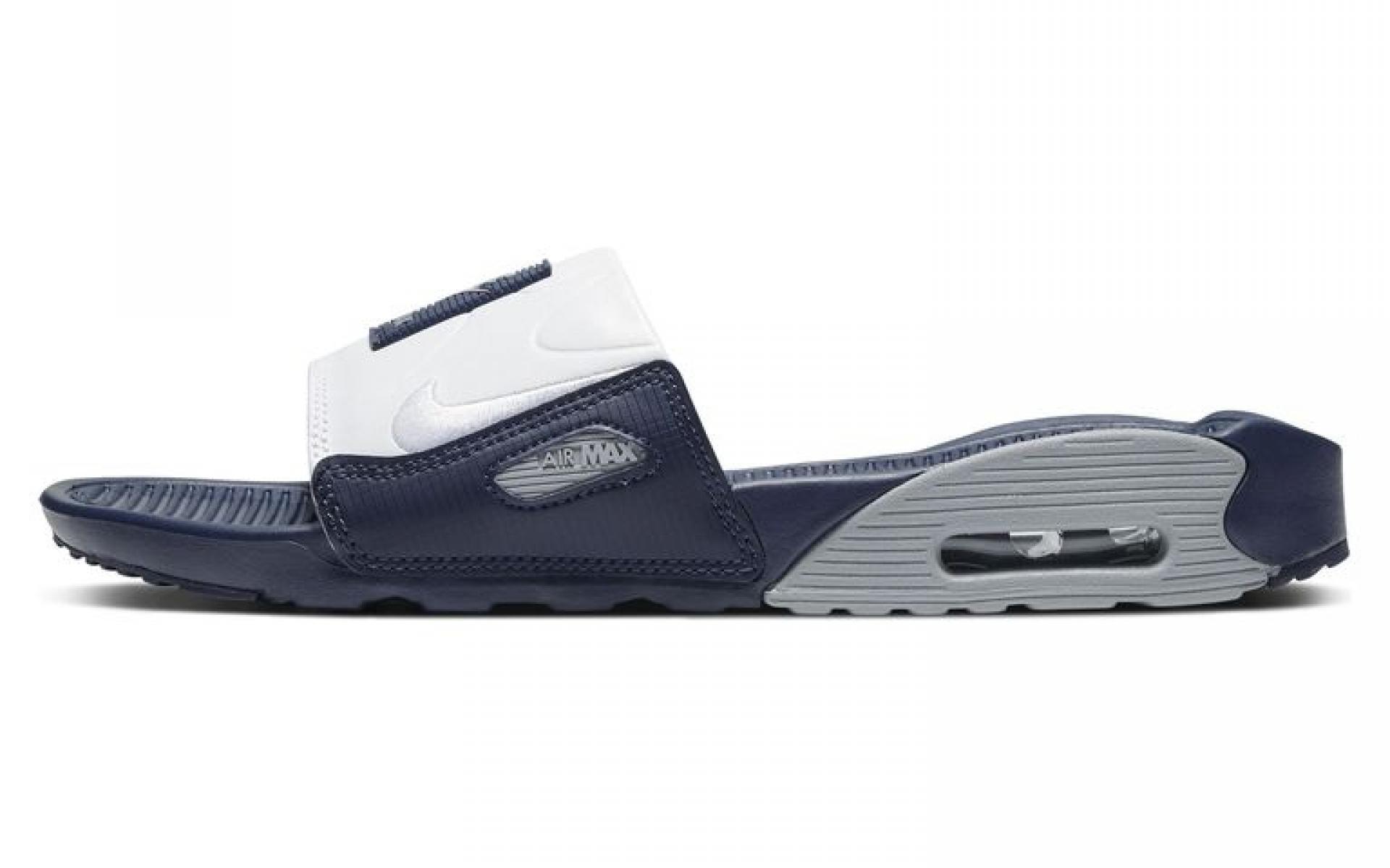 Air Max 90: ستحتاجين إلى ارتداء هذه الأحذية الرياضية لبقية الصيف؛ إذ تحتوي أحذيةAir Max 90 على وسادة قدم إسفننجية، وبطانة للدعم والراحة، وكان هذا النمط في تناوب لشركة "نايك" على مدار الثلاثين عامًا الماضية.