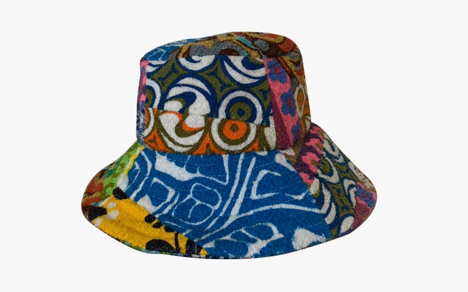 قبعة شمسية ملونة