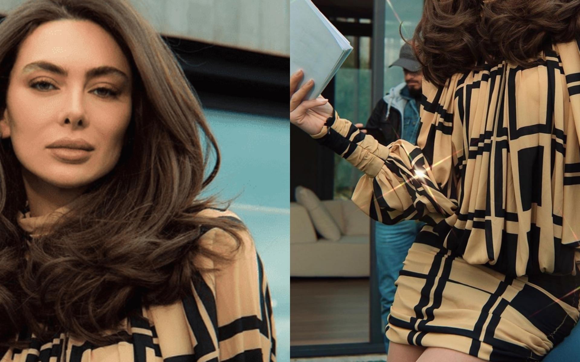 فستان قصير بألون دافئة وراقيه وتنسيق بسيط