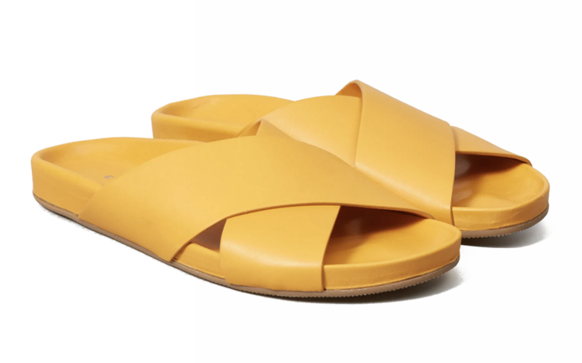 The Form Crossover: إن هذا الزوج الكلاسيكي من الأحذية المتقاطعة كان في تناوب الأحذية في Everlane منذ إطلاقه لأول مرة، وقد استحوذ هذا الصندل على قلب عشاق Everlane في كل مكان لتصميمه الخالد وخياراته الملونة والراحة التي يوفرها.